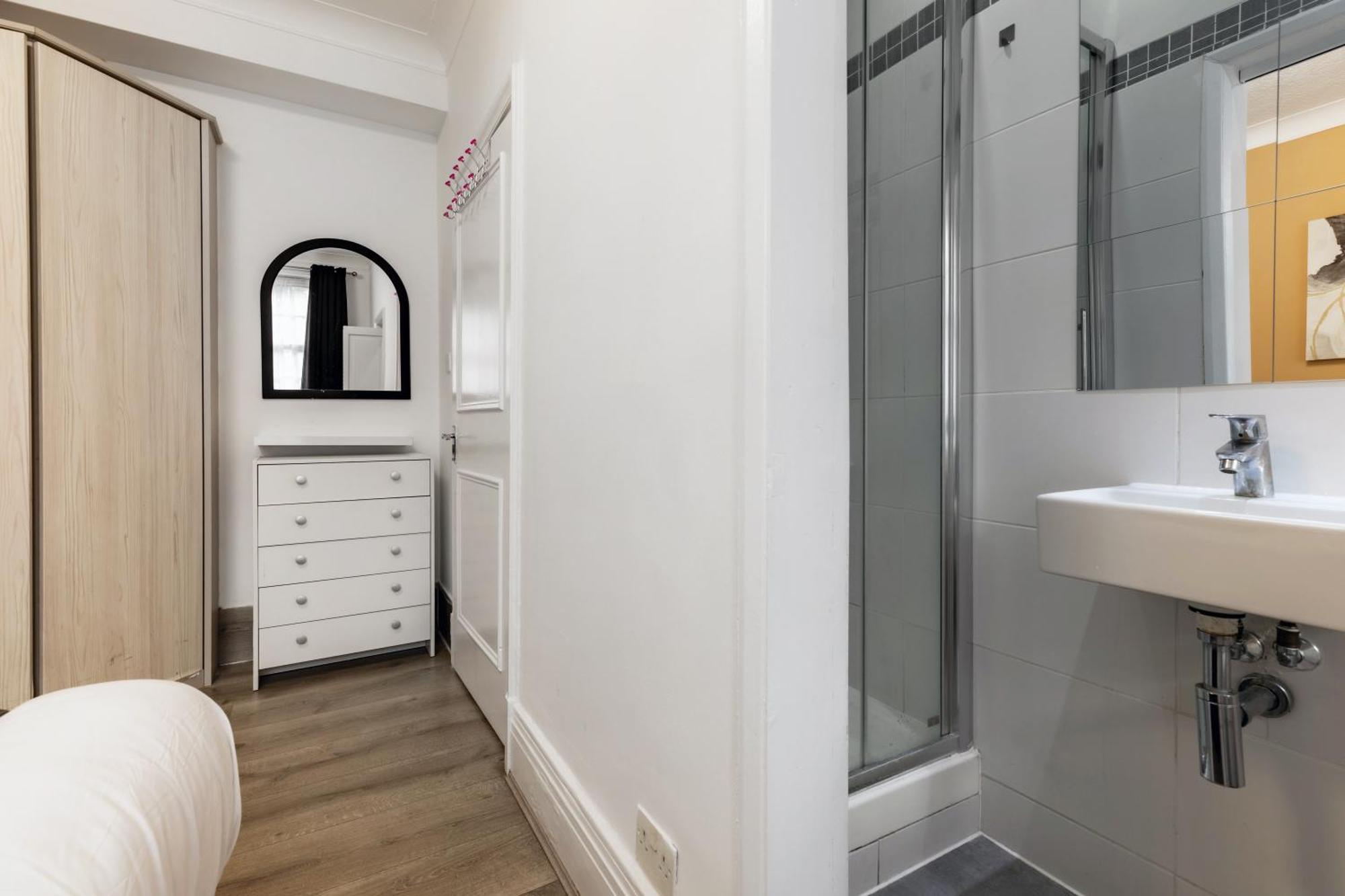 Family Steps From Hyde Park & Oxford St Apartment *