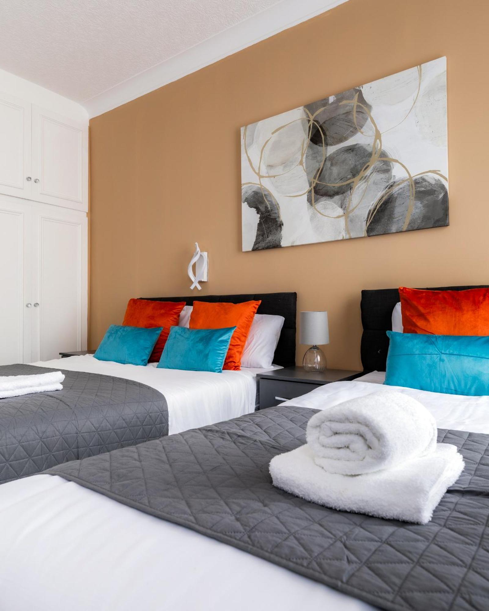 Family Steps From Hyde Park & Oxford St London