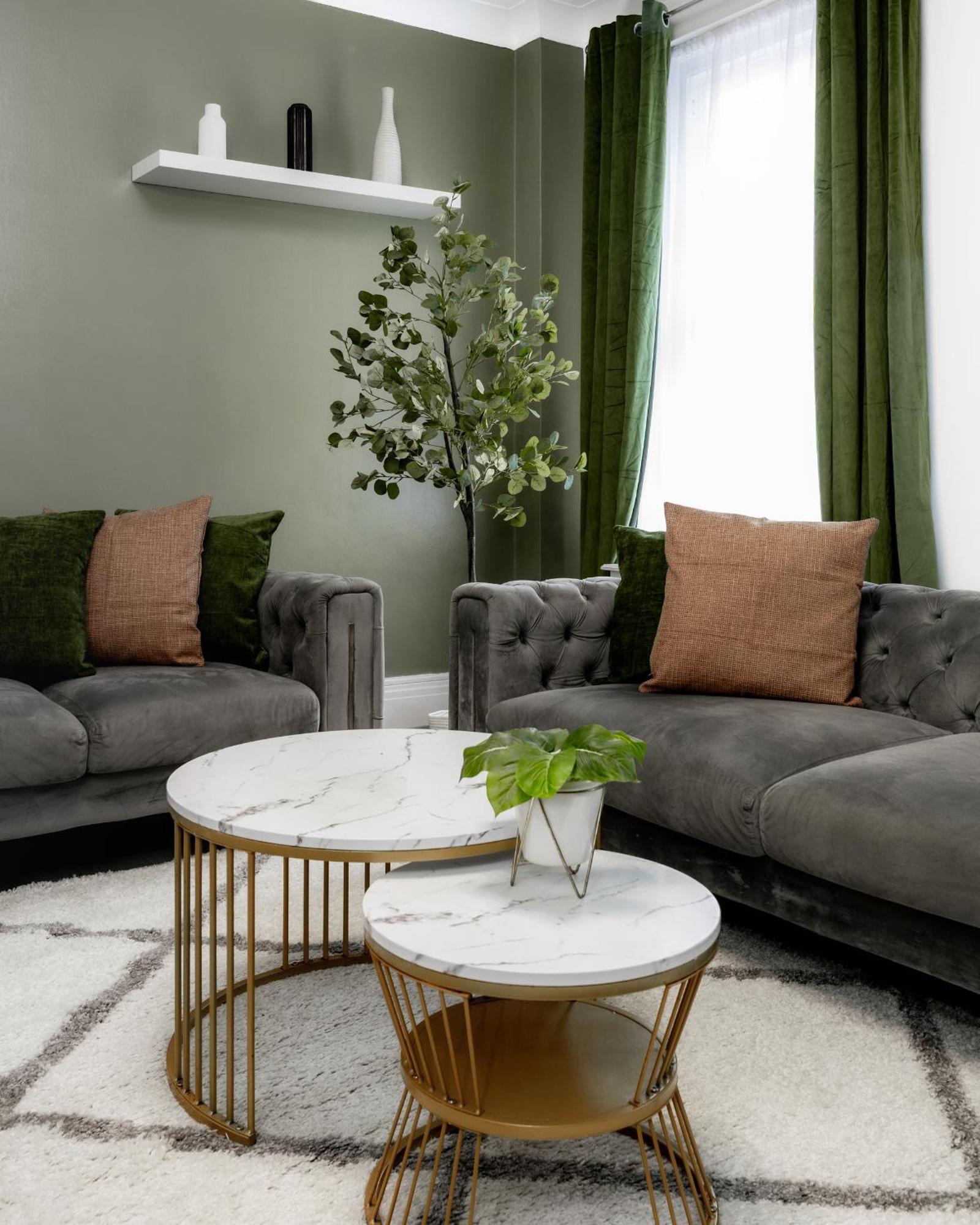Family Steps From Hyde Park & Oxford St Apartment London