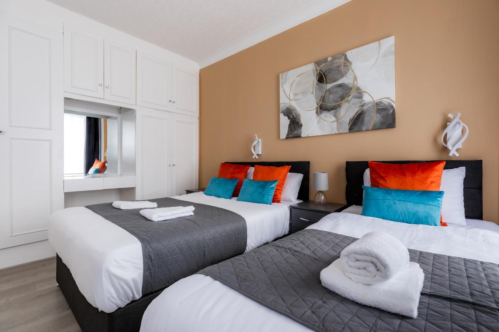 Family Steps From Hyde Park & Oxford St London